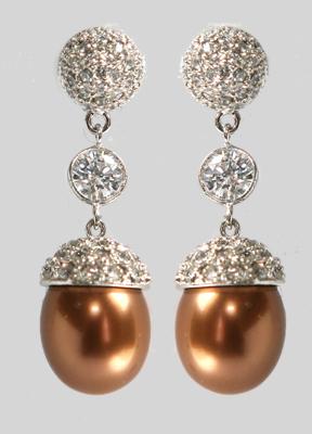 Earrings Oval Shell (Mop) Pearls  Pave Set S/S. 546E217