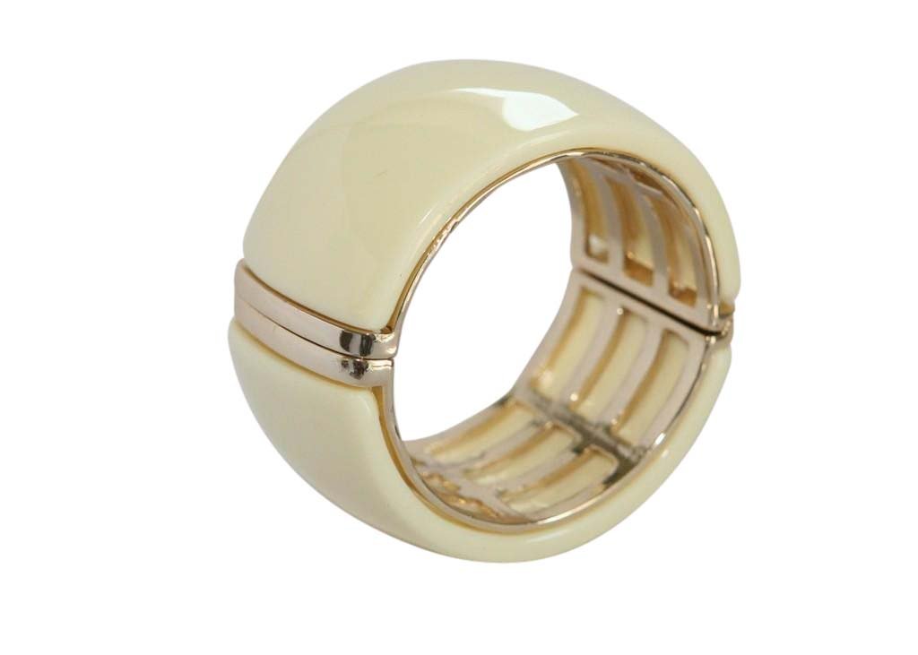Bracelets Gold Cuff Bangle. 624B0761