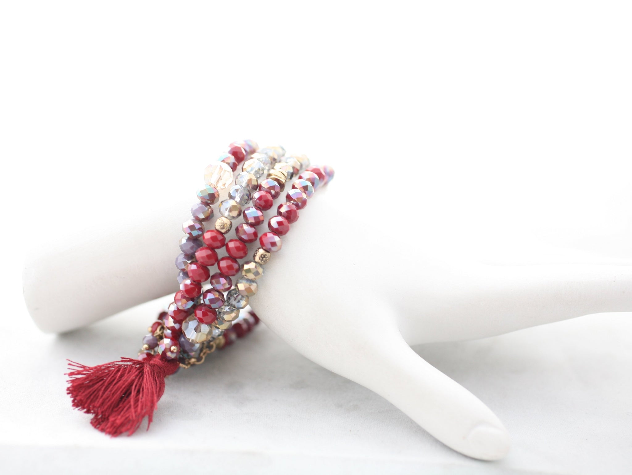 faceted Glass beads Rundles finished with a string tassel 661B385